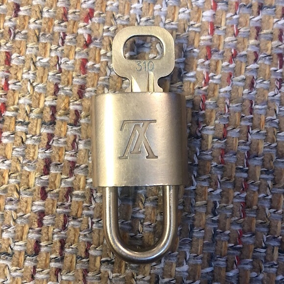 Louis Vuitton LV Gold Pqdlock Lock & Key 310 - Picture 9 of 13